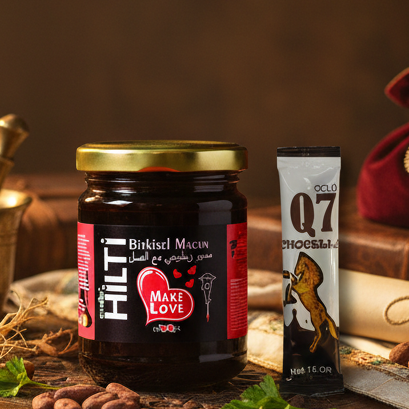 Jar of Hilti Birkisli Macun with a Q7 chocolate bar on a rustic background.